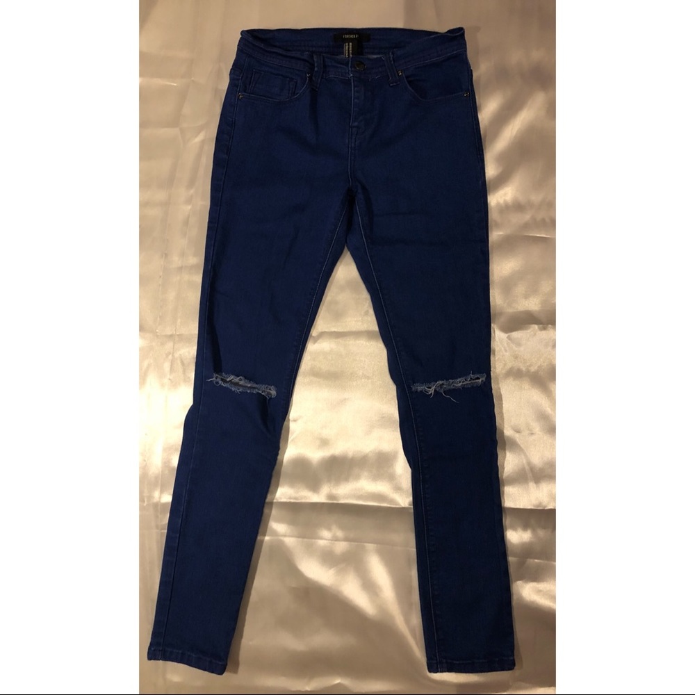 Ripped knee jeans